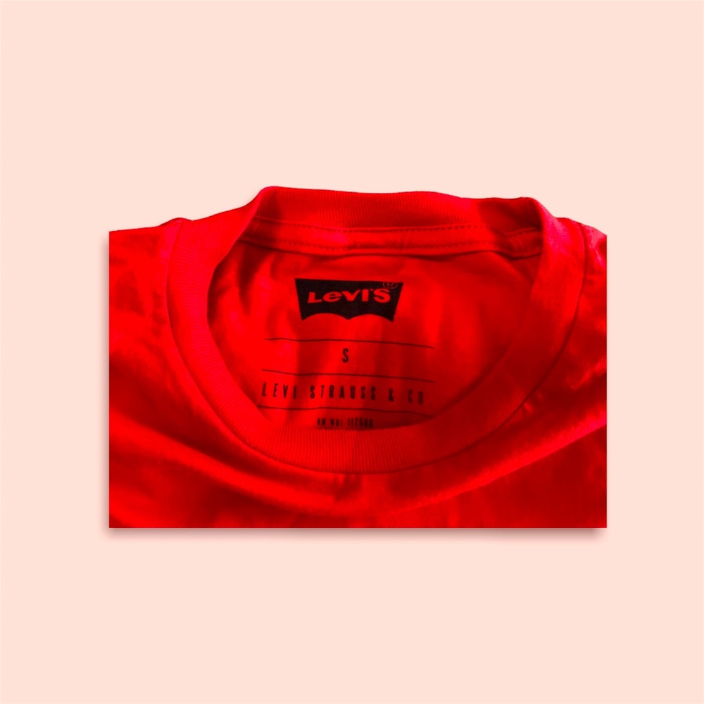 Levis Red T-Shirt - Picture 4 of 4